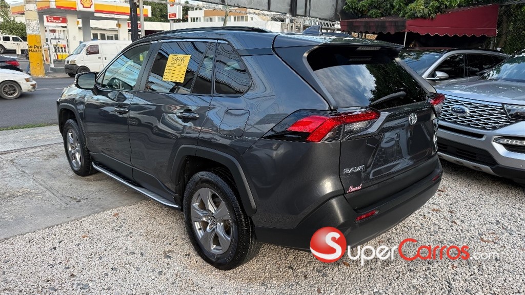2022 Toyota RAV4 XLE — foto 8 / 12
