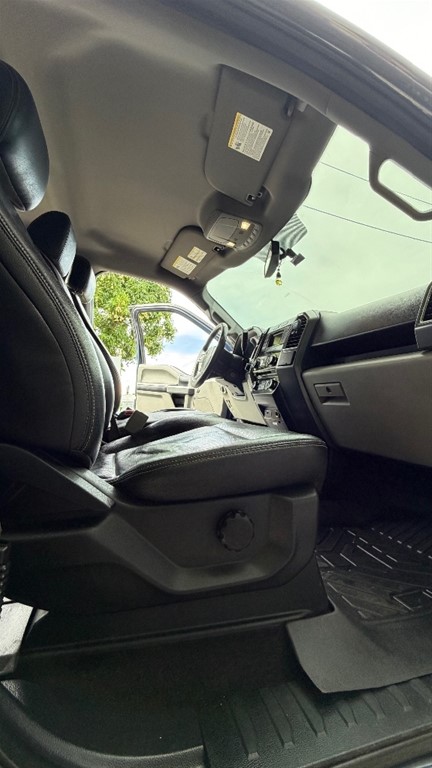 2016 Ford F 150 XLT — foto 9 / 12