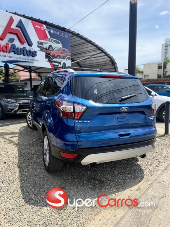 2017 Ford Escape Titanium — foto 7 / 9
