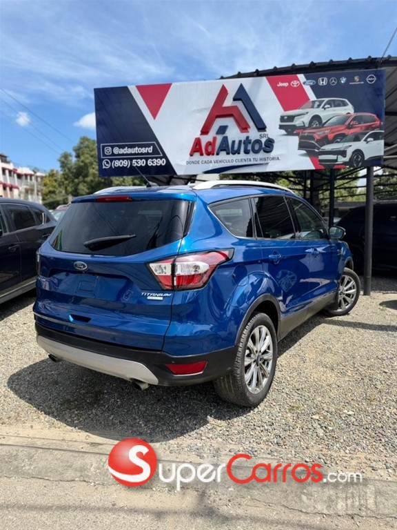 2017 Ford Escape Titanium — foto 8 / 9