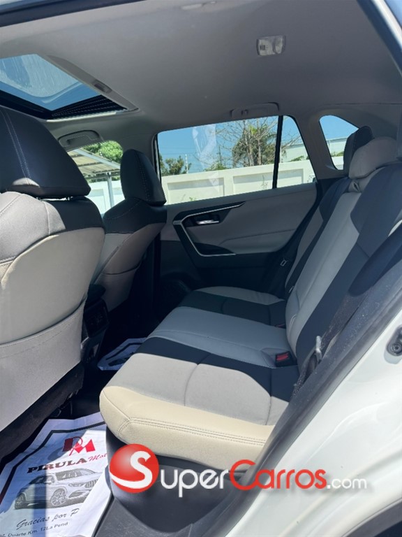 2020 Toyota RAV4 XLE Hybrid — foto 8 / 11