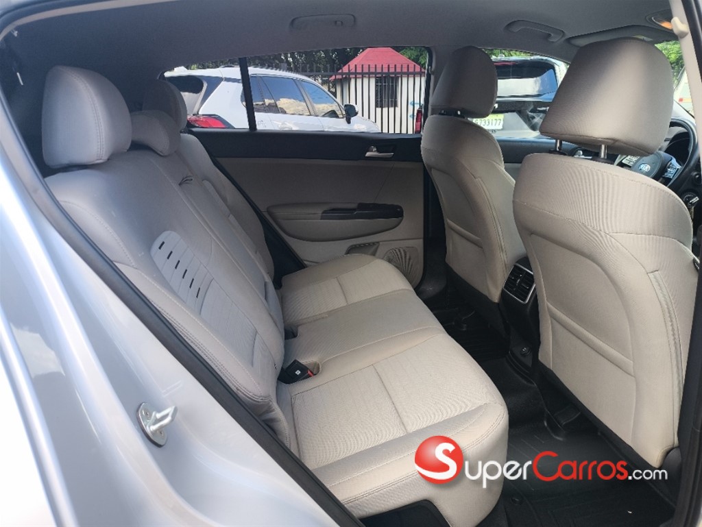 2020 Kia Sportage LX — foto 9 / 12