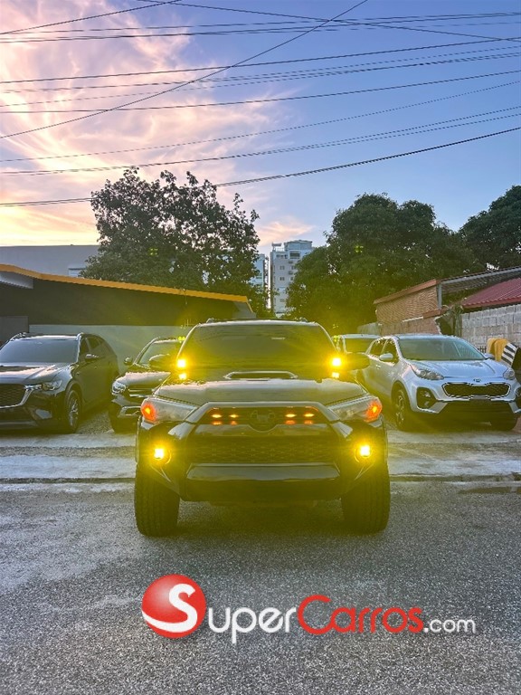 2018 Toyota 4 Runner TRD Off-Road Premium — foto 2 / 7