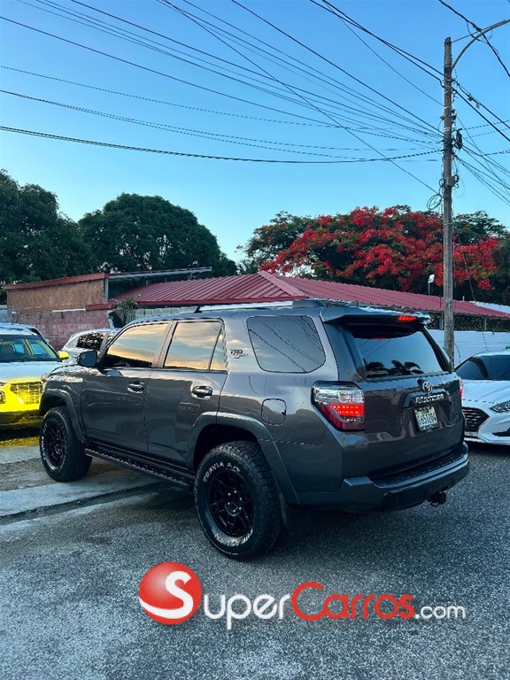 2018 Toyota 4 Runner TRD Off-Road Premium — foto 4 / 7