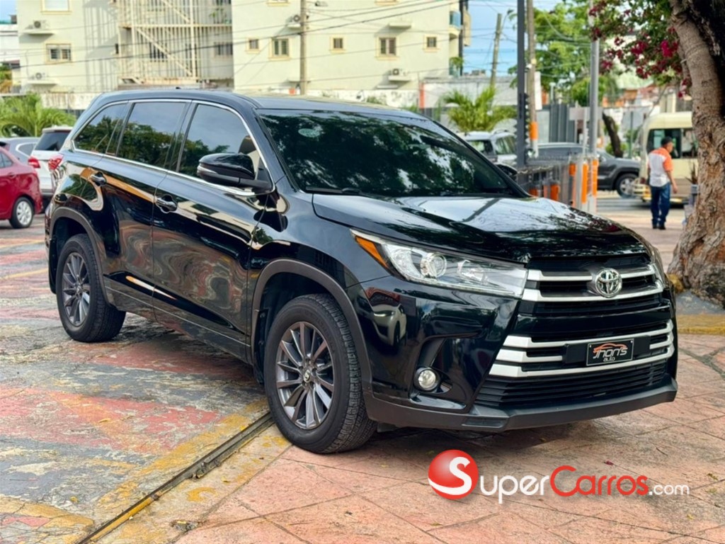 2018 Toyota Highlander LE — foto 2 / 11