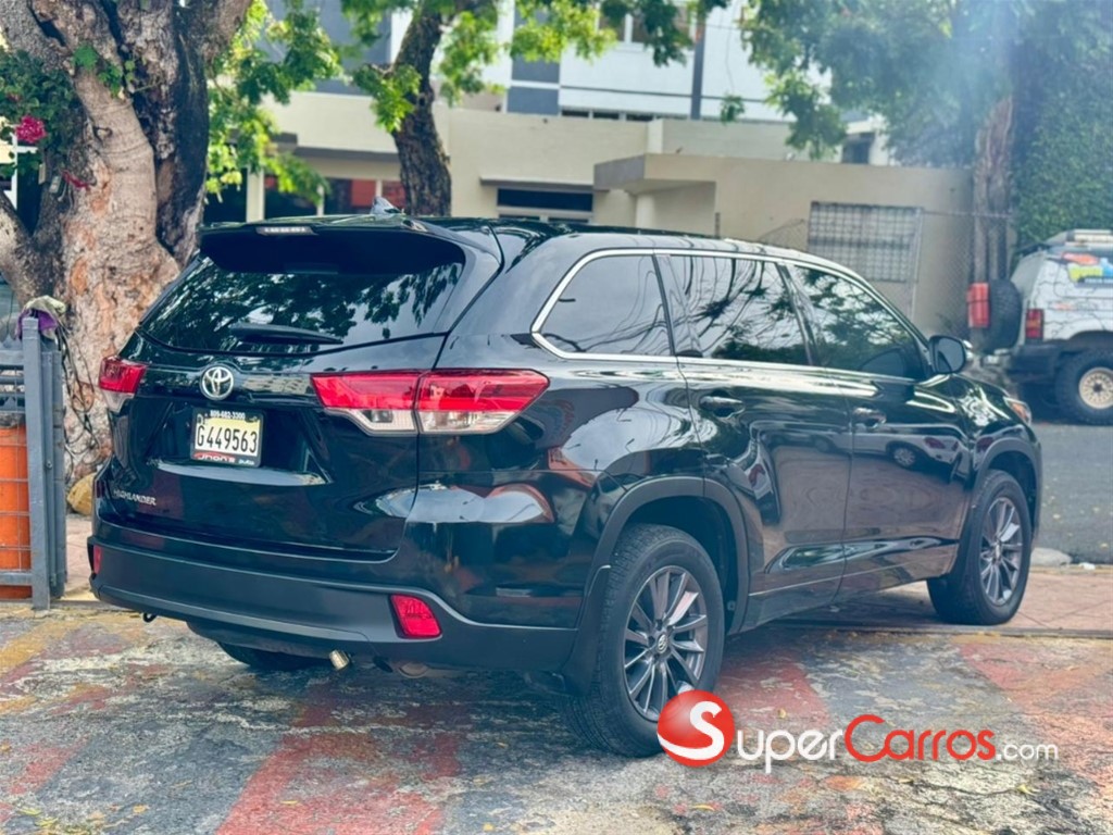 2018 Toyota Highlander LE — foto 3 / 11
