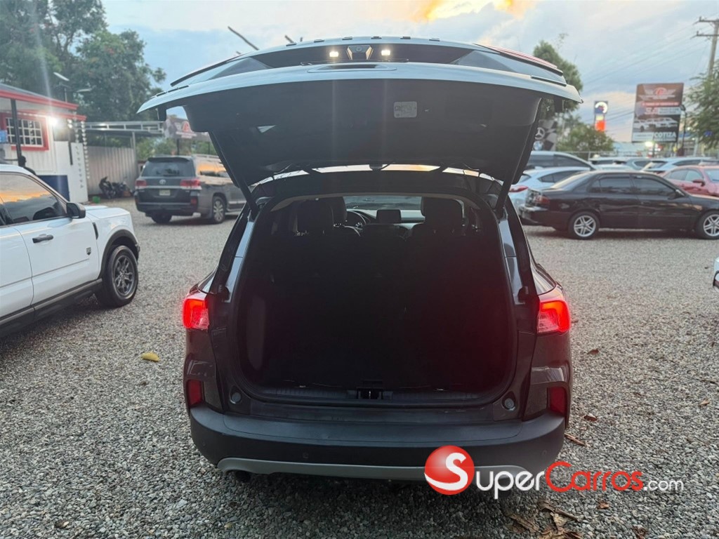 2020 Ford Escape SEL Ecoboost — foto 4 / 11