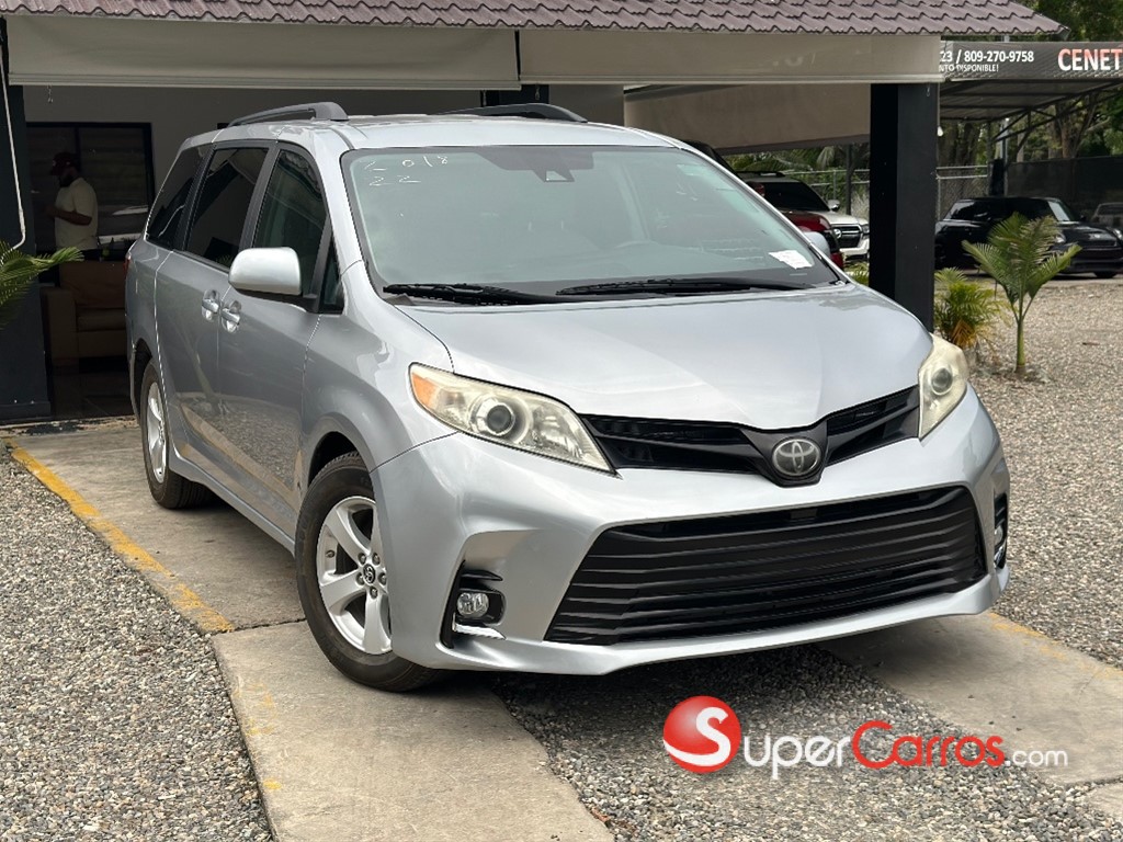 2018 Toyota Sienna LE