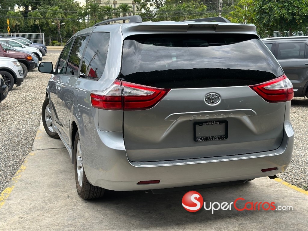 2018 Toyota Sienna LE — foto 2 / 6