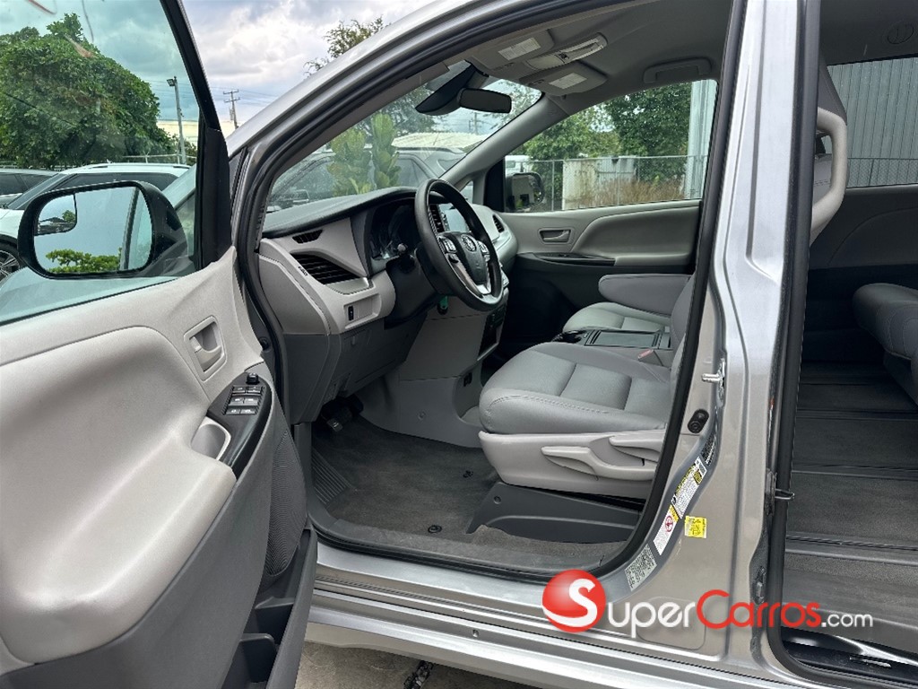 2018 Toyota Sienna LE — foto 4 / 6