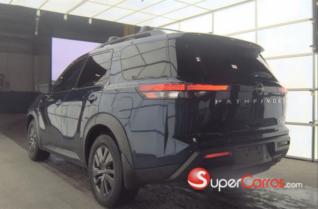 2022 Nissan Pathfinder SV — foto 4 / 8