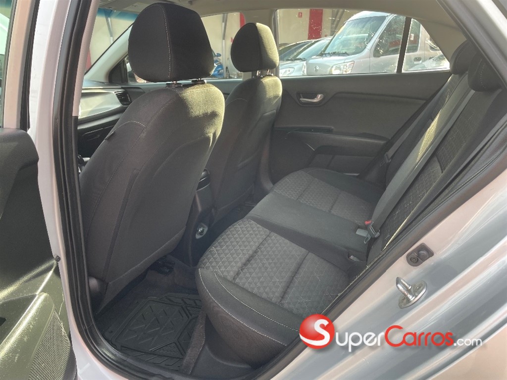 2020 Kia Rio LX — foto 9 / 11