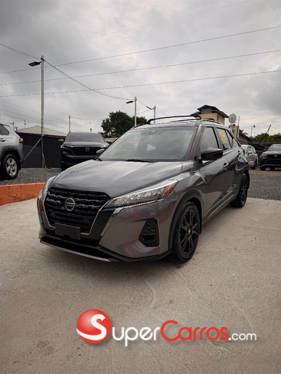 2021 Nissan Kicks SR