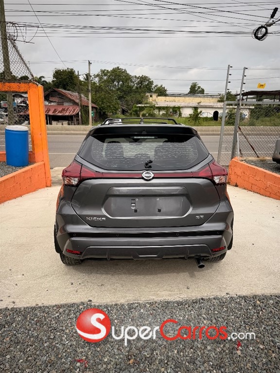 2021 Nissan Kicks SR — foto 4 / 10