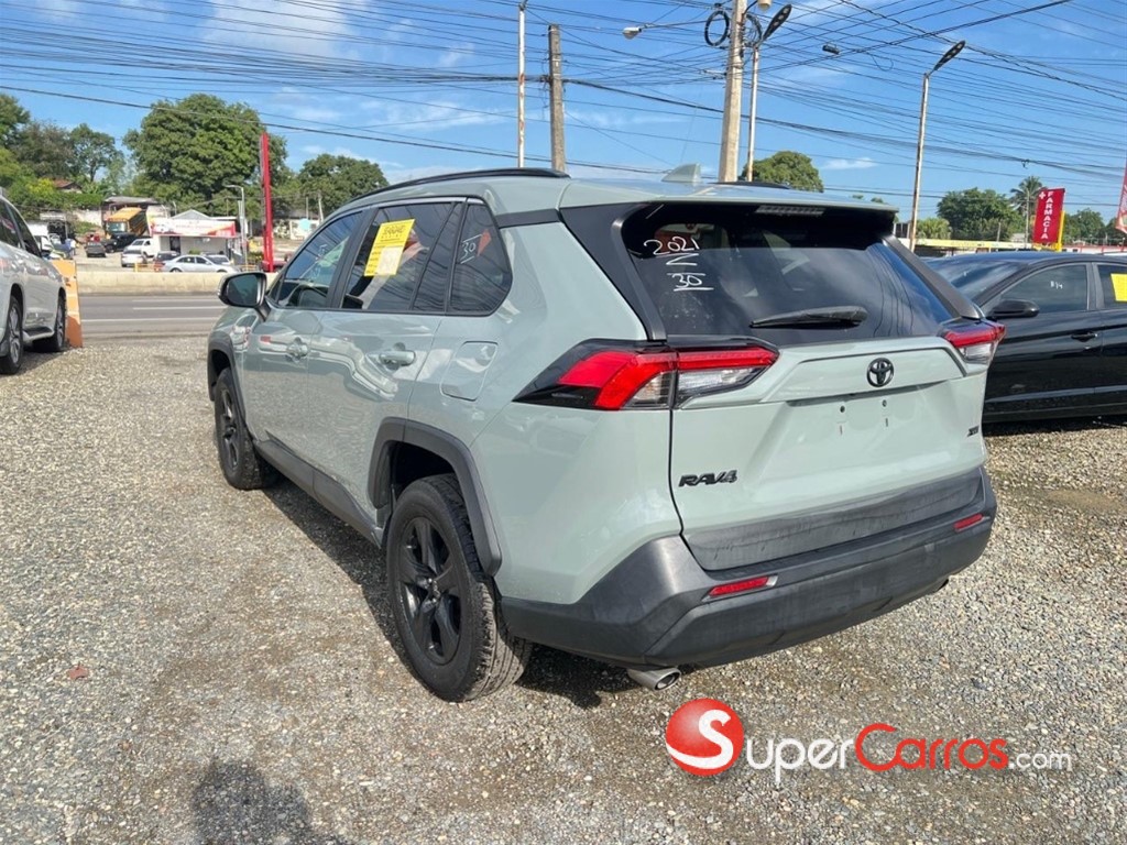 2021 Toyota RAV4 XLE PLUS — foto 4 / 11