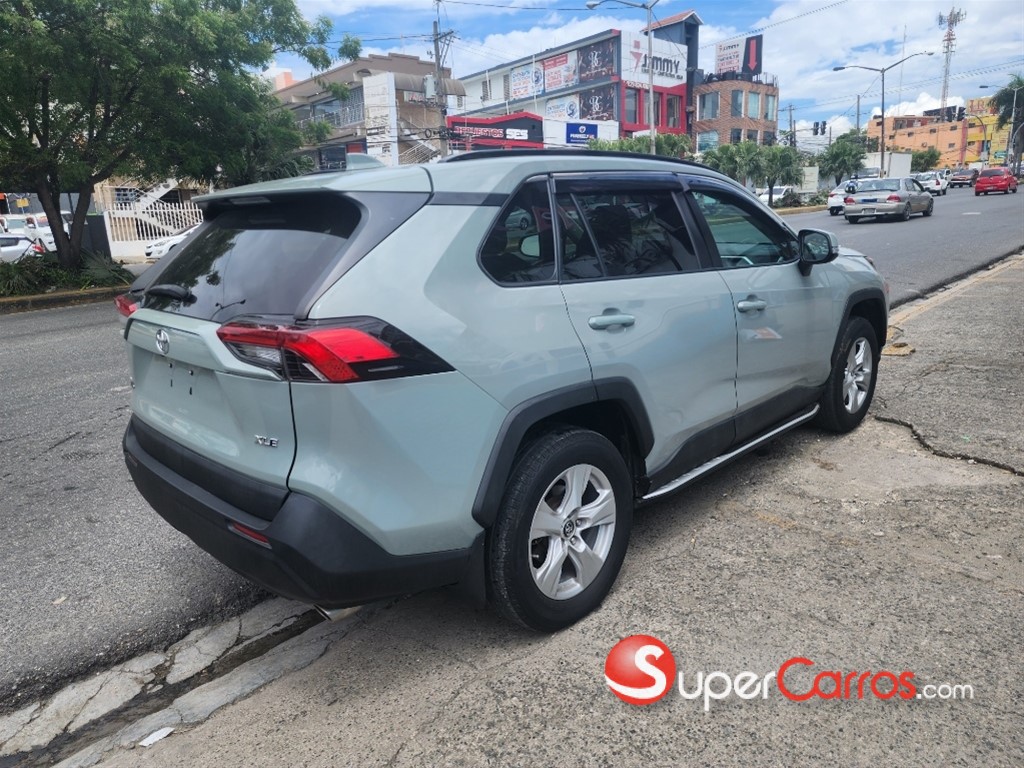 2021 Toyota RAV4 XLE — foto 3 / 6
