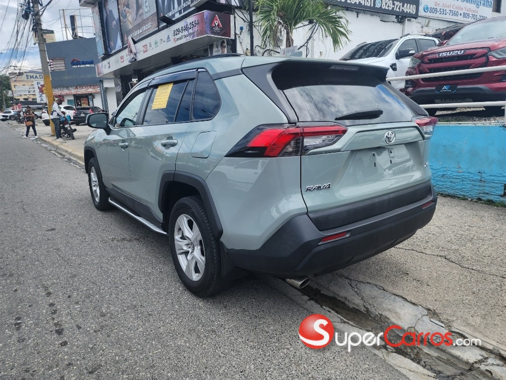 2021 Toyota RAV4 XLE — foto 4 / 6