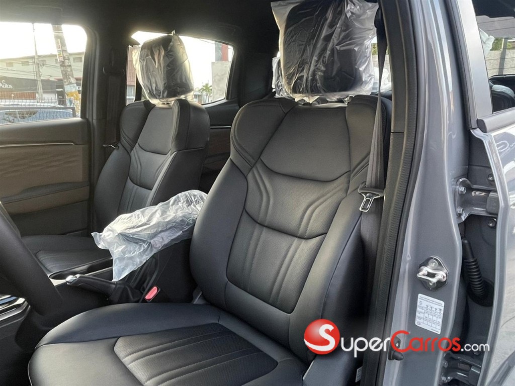 2027 Isuzu DMAX LSE — foto 10 / 12