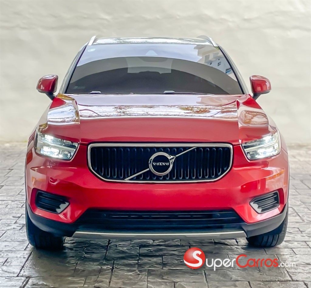 2018 Volvo XC40 Momentum — foto 2 / 11