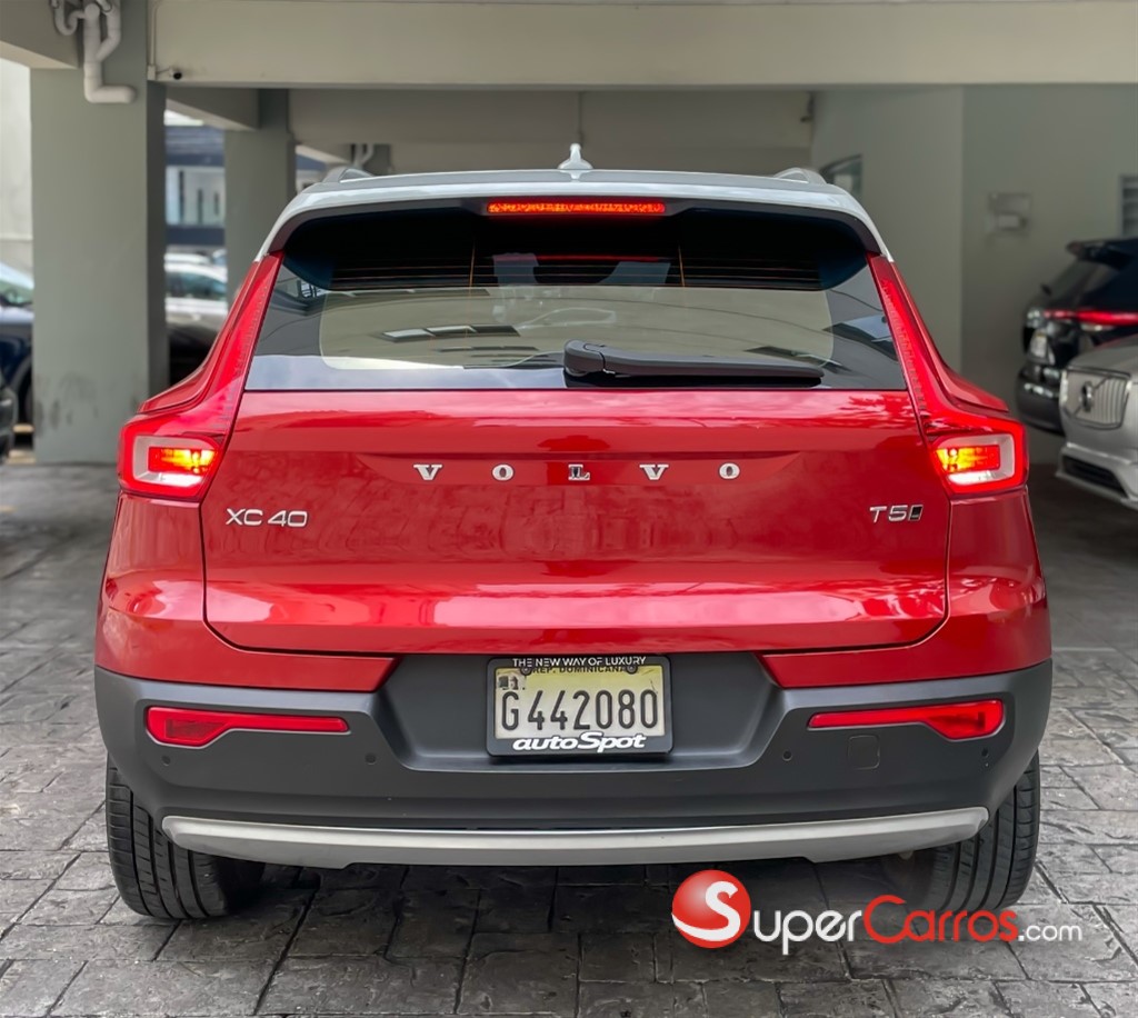 2018 Volvo XC40 Momentum — foto 5 / 11