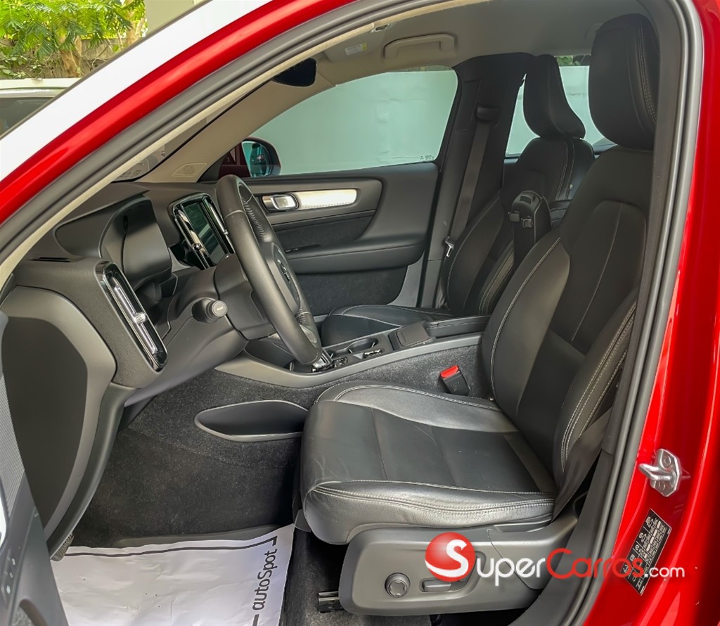 2018 Volvo XC40 Momentum — foto 6 / 11