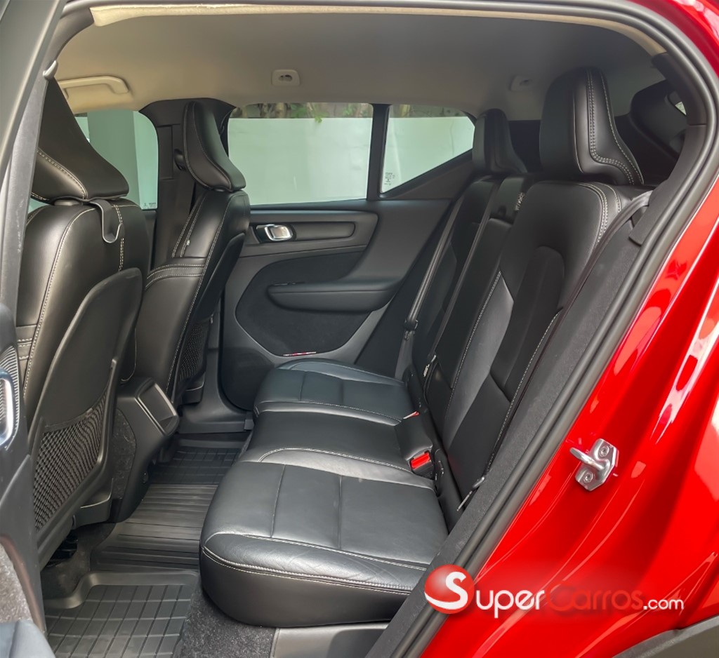 2018 Volvo XC40 Momentum — foto 7 / 11