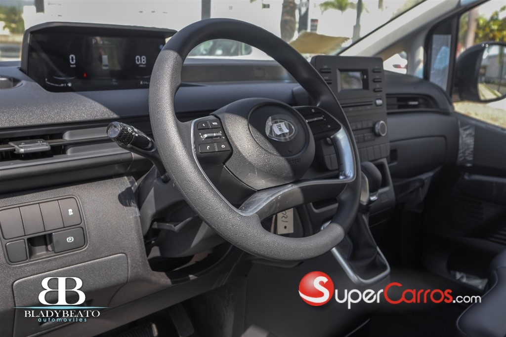 2025 Hyundai Staria — foto 2 / 12