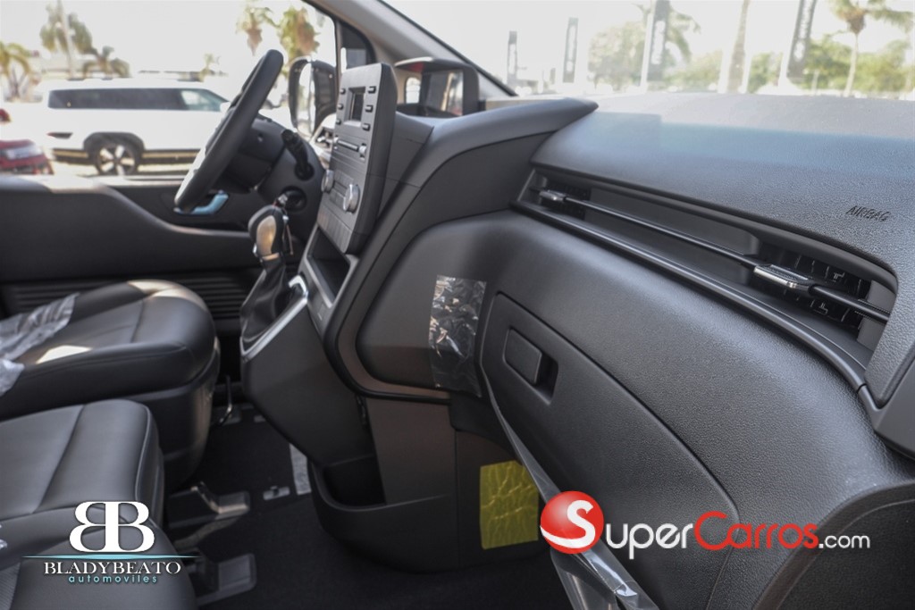 2025 Hyundai Staria — foto 6 / 12