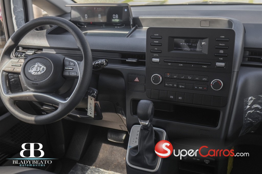 2025 Hyundai Staria — foto 8 / 12
