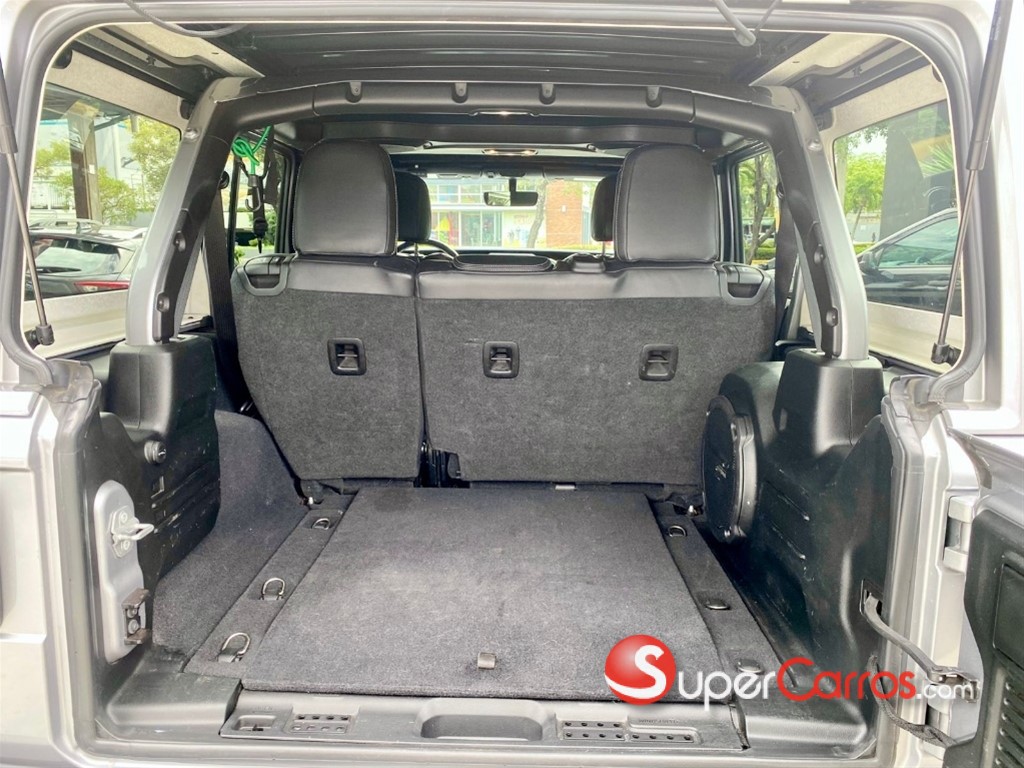 2020 Jeep Wrangler Sahara Unlimited — foto 2 / 12