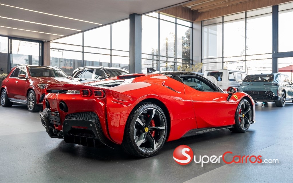 2023 Ferrari SF90 Stradale — foto 8 / 12
