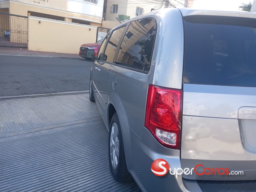 2017 Dodge Caravan — foto 4 / 11