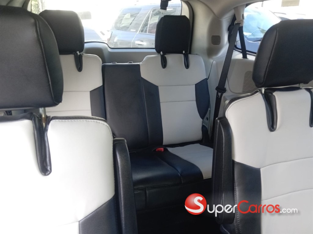 2017 Dodge Caravan — foto 8 / 11