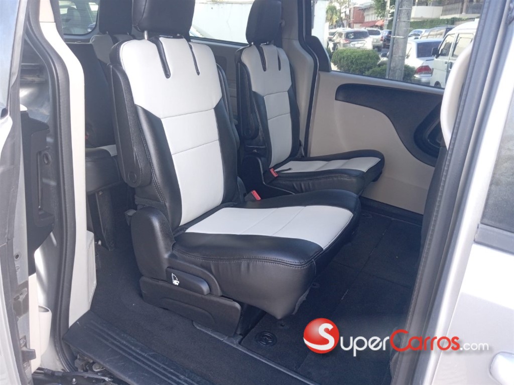 2017 Dodge Caravan — foto 10 / 11