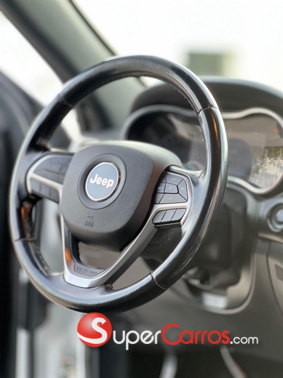 2020 Jeep Cherokee Laredo — foto 12 / 12