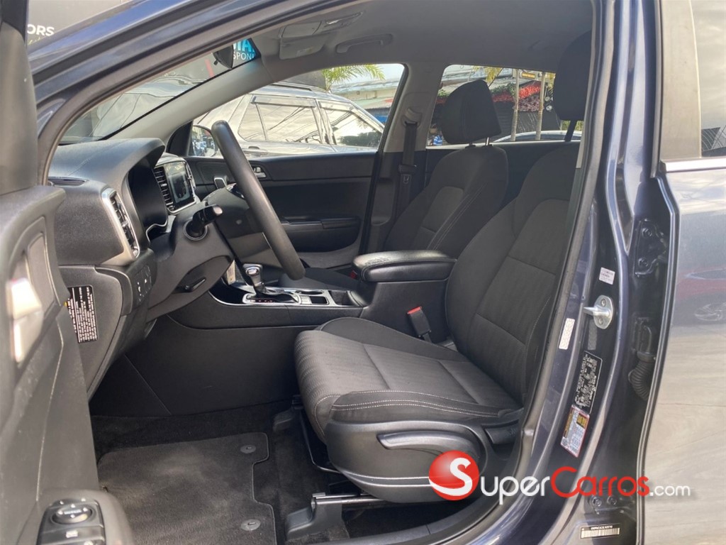 2020 Kia Sportage LX — foto 8 / 9