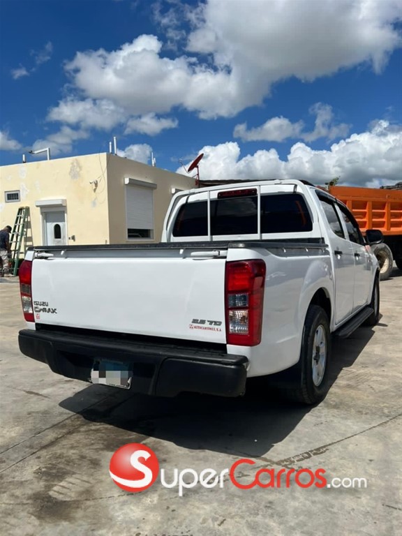 2016 Isuzu DMAX — foto 4 / 9
