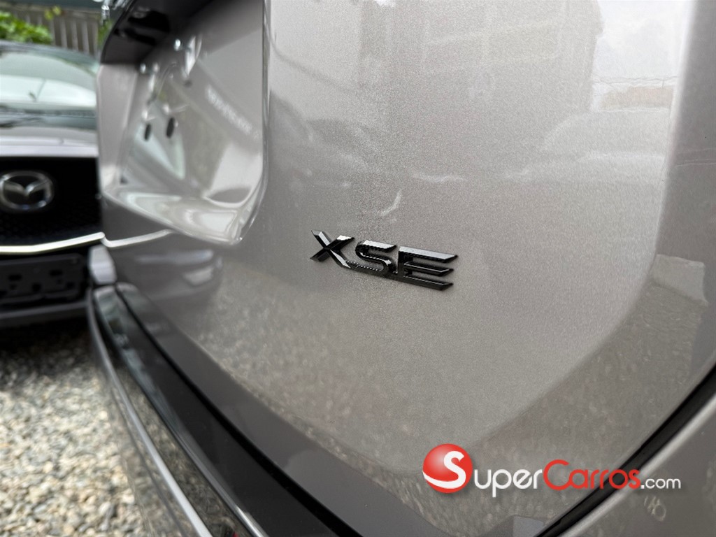 2027 Toyota RAV4 XSE Hybrid — foto 5 / 12