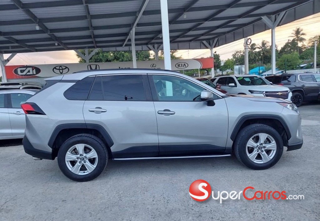 2020 Toyota RAV4 XLE — foto 4 / 9