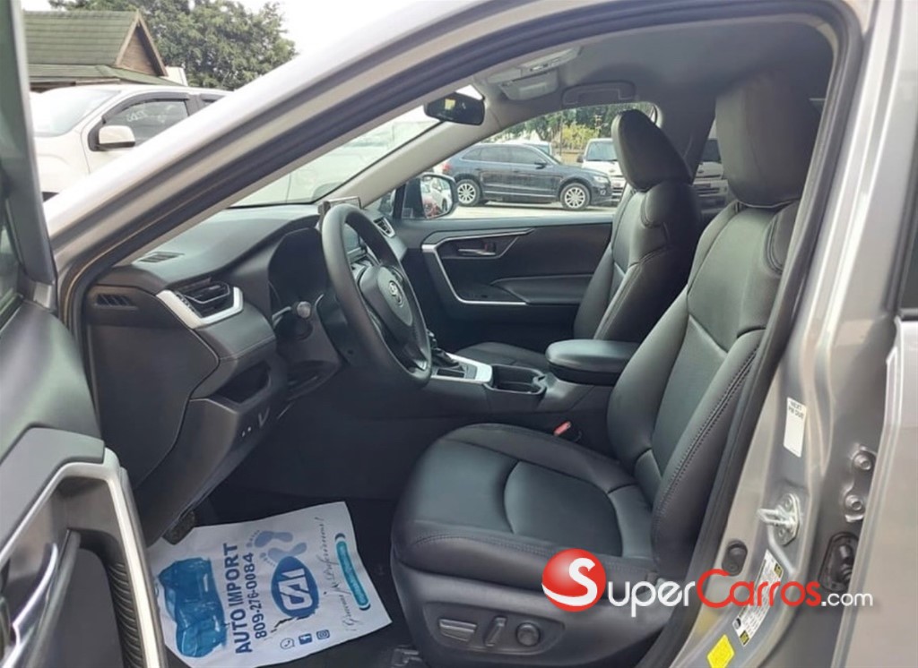 2020 Toyota RAV4 XLE — foto 5 / 9