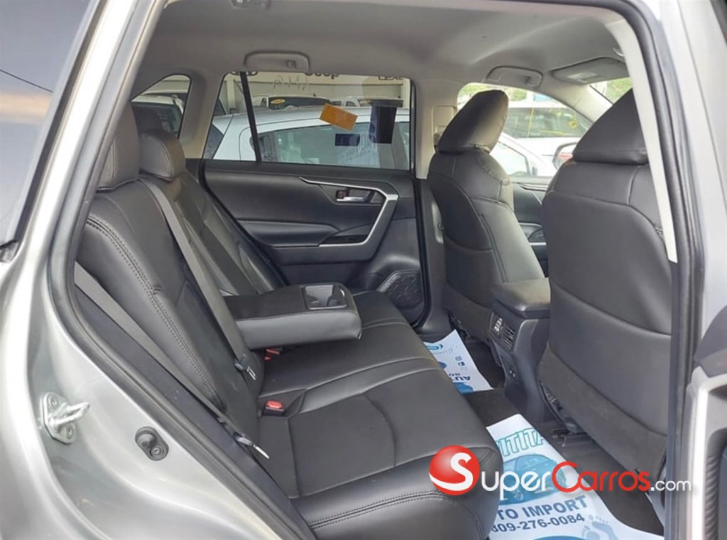 2020 Toyota RAV4 XLE — foto 6 / 9