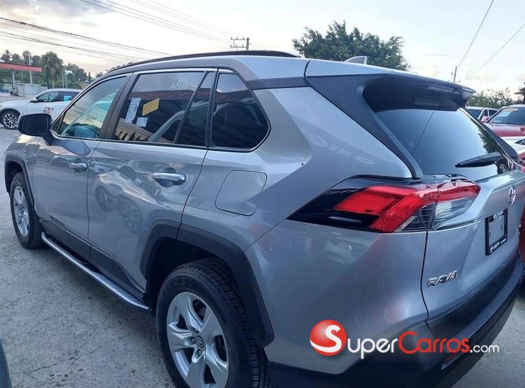 2020 Toyota RAV4 XLE — foto 7 / 9