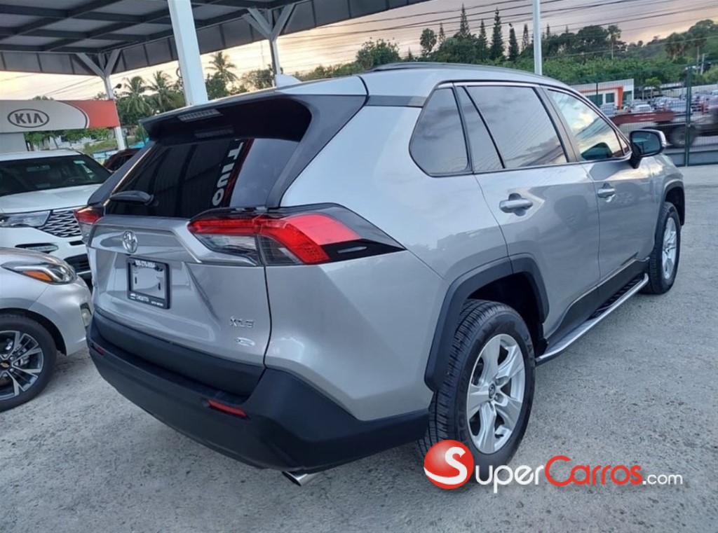 2020 Toyota RAV4 XLE — foto 8 / 9