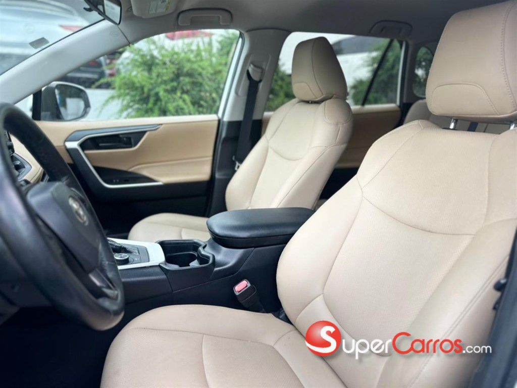 2021 Toyota RAV4 LE Hibrid — foto 4 / 9