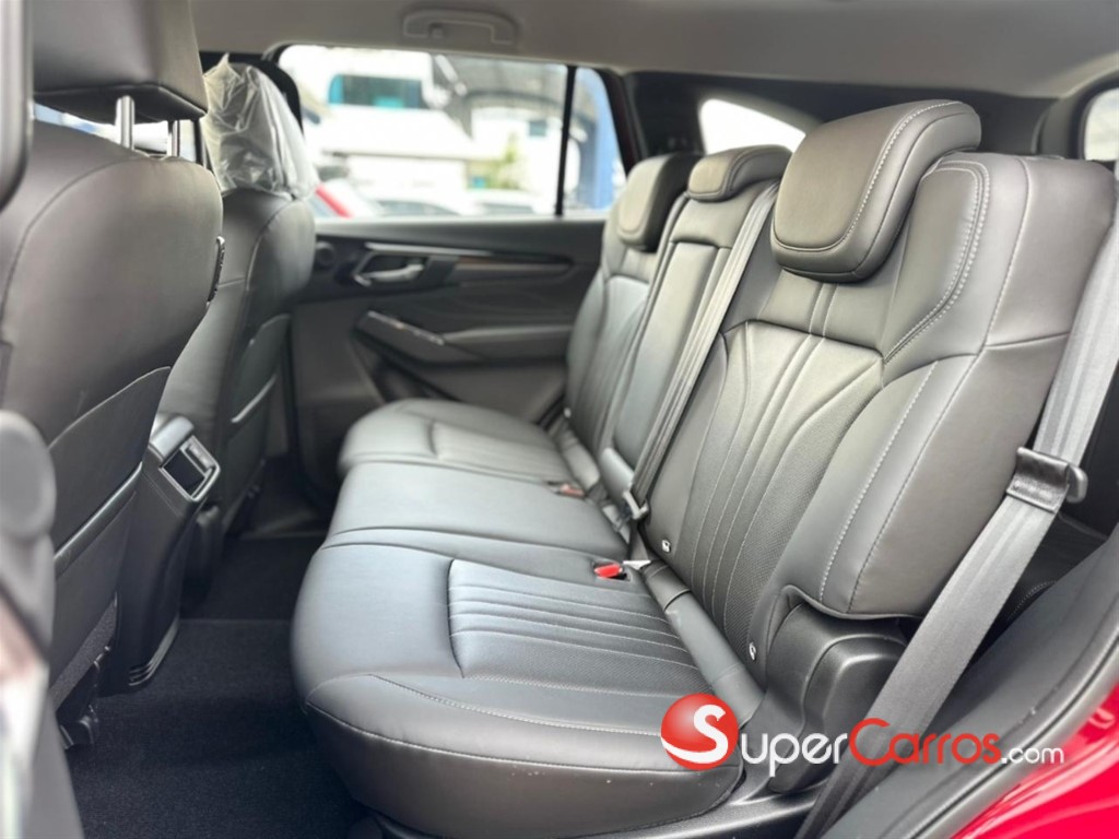 2027 Isuzu Mux — foto 8 / 12
