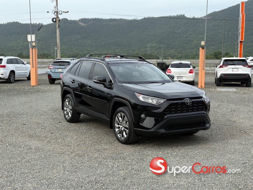2021 Toyota RAV4 XLE Premium — foto 2 / 12