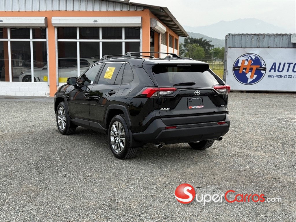 2021 Toyota RAV4 XLE Premium — foto 4 / 12
