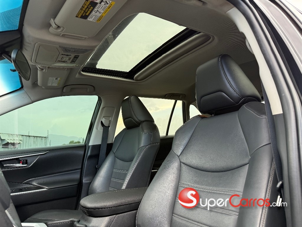 2021 Toyota RAV4 XLE Premium — foto 7 / 12