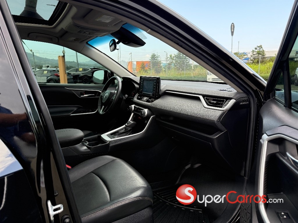 2021 Toyota RAV4 XLE Premium — foto 9 / 12