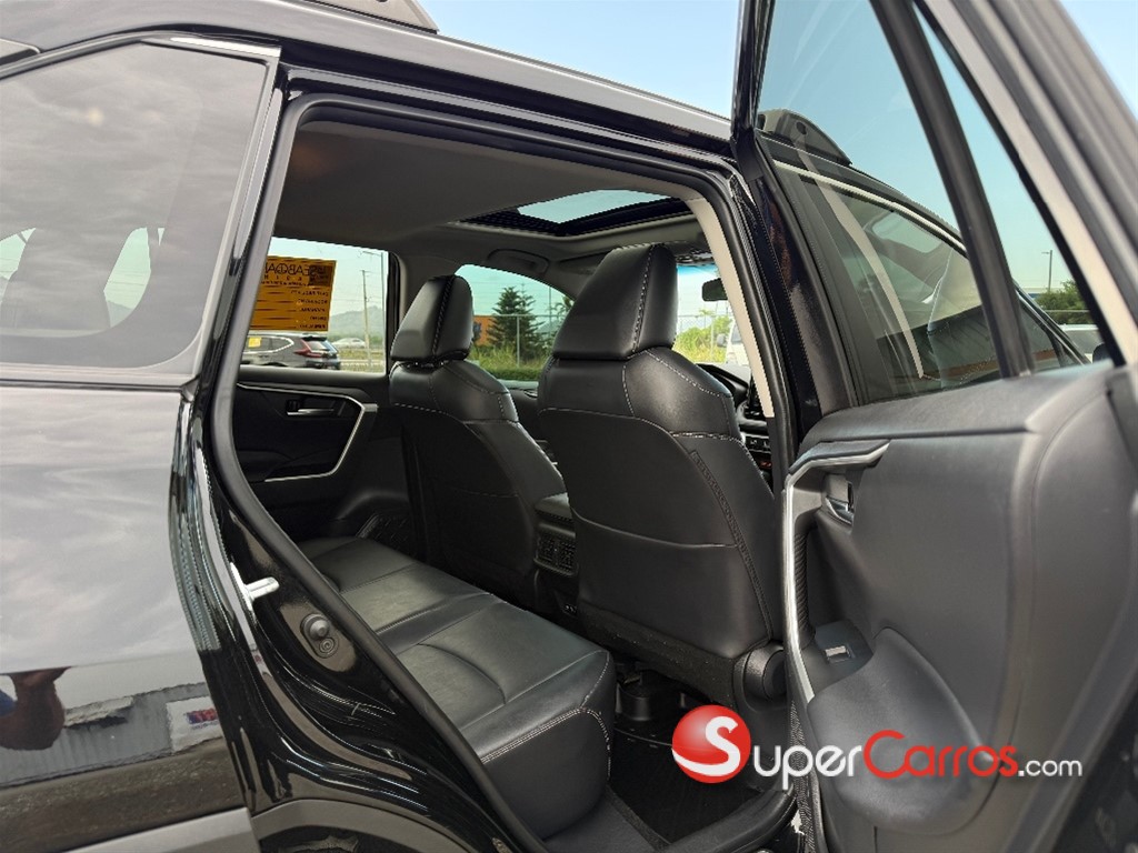 2021 Toyota RAV4 XLE Premium — foto 10 / 12